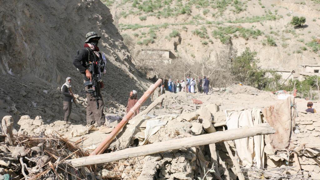 Le Pakistan annonce avoir à nouveau frappé l'Afghanistan, faisant des dizaines de morts