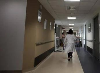 Violenza nei luoghi di lavoro sanitari, l'indagine: "Il 68% operatori ha assistito ad almeno un episodio, per 1 su 6 la svalutazione del lavoro è quotidiana"