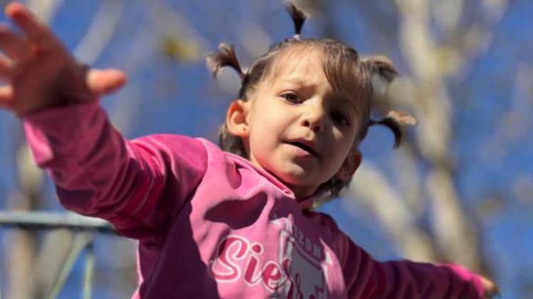Morre no RS menina de 3 anos que teve imagem manipulada por IA em falsas vaquinhas
