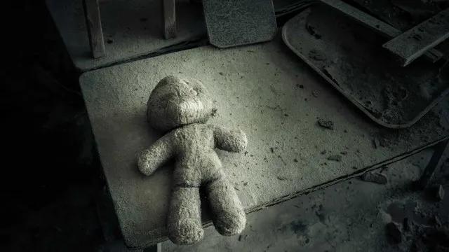 Menino de 2 anos defeca preservativos em creche e mãe é presa