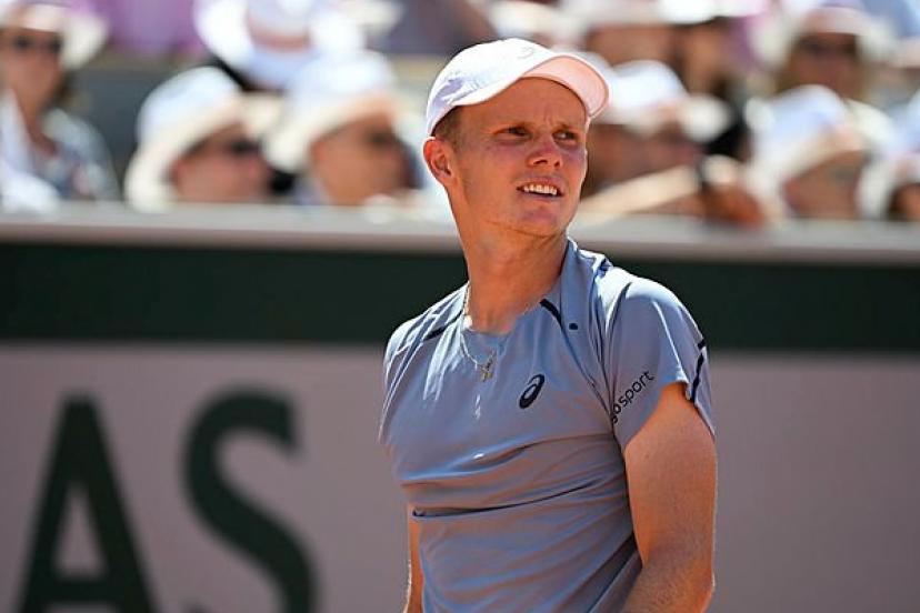 Battu en qualifications et repêché après le forfait d'Arthur Fils, Jesper de Jong est l'invité surprise des huitièmes à Roland-Garros