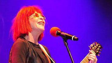Três anos após morte de Rita Lee, filho da cantora revela textos inéditos