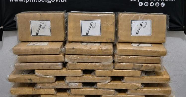 PM apreende quase 30 kg de cocaína na BR-101 e dá prejuízo de R$ 700 mil ao tráfico