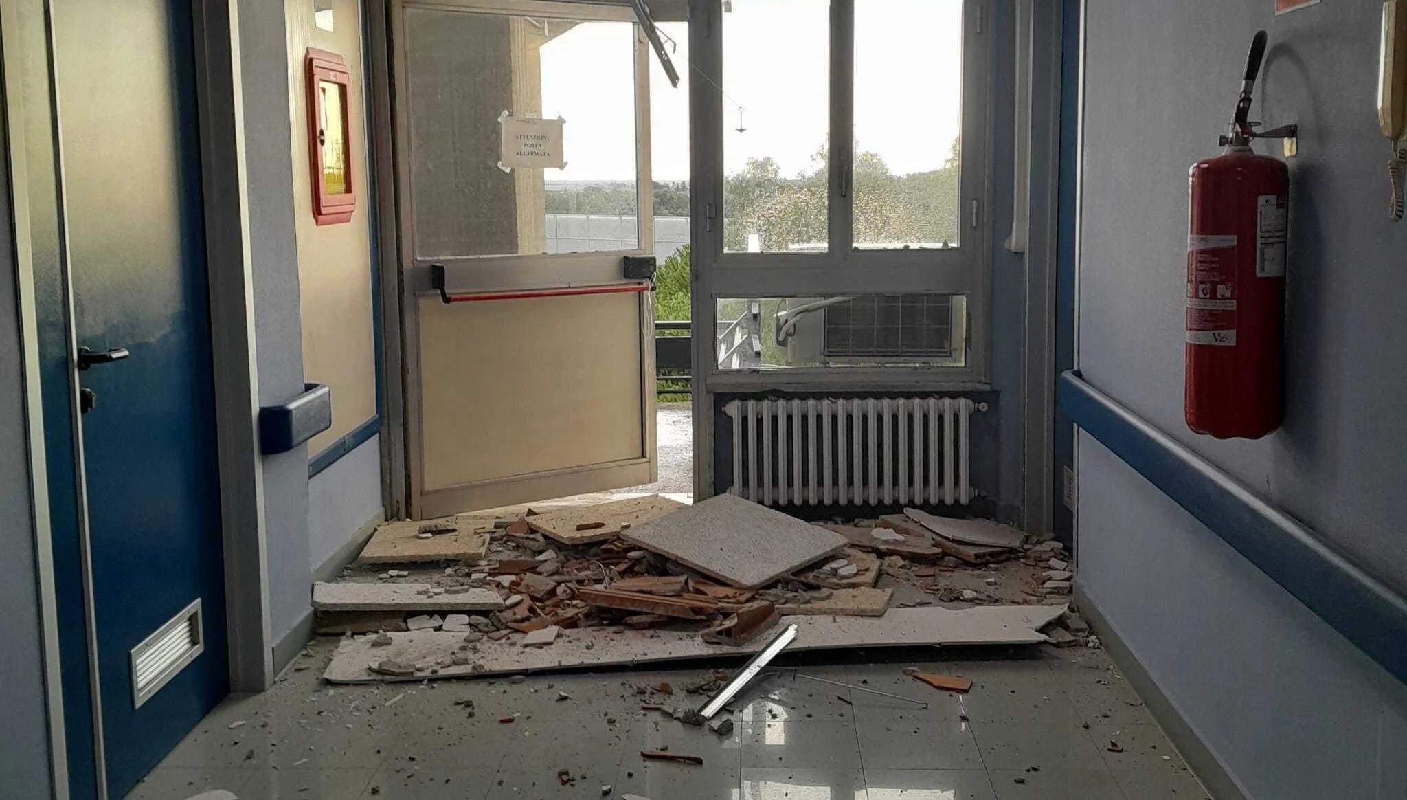 Ospedale di Battipaglia, crollo al quarto piano in Medicina: la UIL FP chiede interventi urgenti