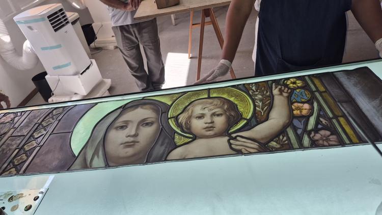 Vitrais da Igreja da Candelária passam por restauração após décadas de exposição à poluição e ao vandalismo; veja o resultado