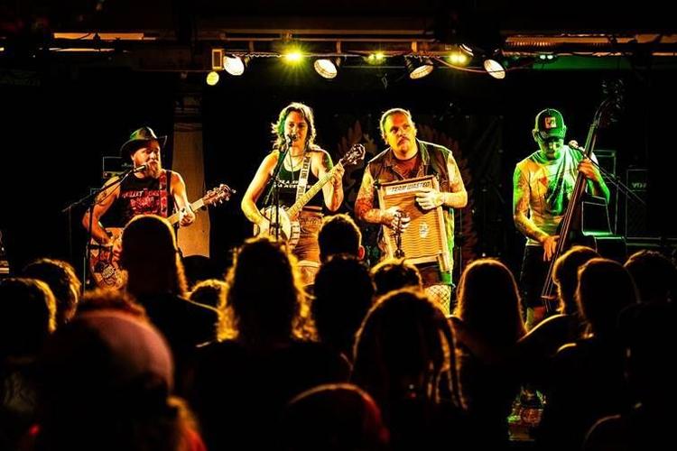 Komende zaterdag countryavond met Supersonics, PJ Taylor Band en Trashbuckets