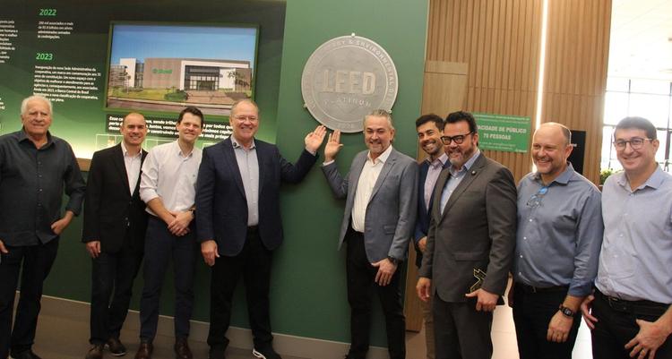 Cooperativa recebeu a certificacao LEED OM V5 Platinum e passou a integrar o grupo de construcoes em operacao com melhor desempenho ambiental reconhecido pelo sistema
