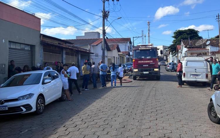 Incêndio em residência deixa uma pessoa morta no centro de Boa Esperança, MG