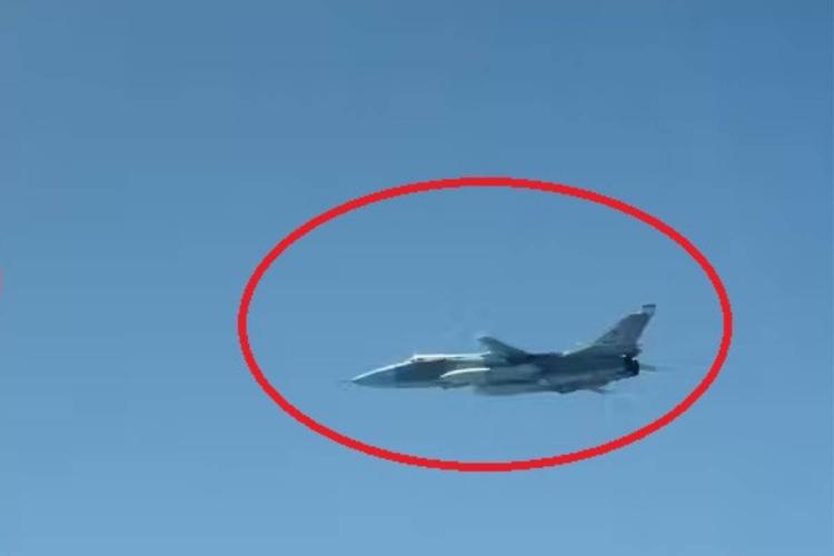 Tensioni nei cieli del Baltico: caccia svedesi intercettano aerei da guerra russi