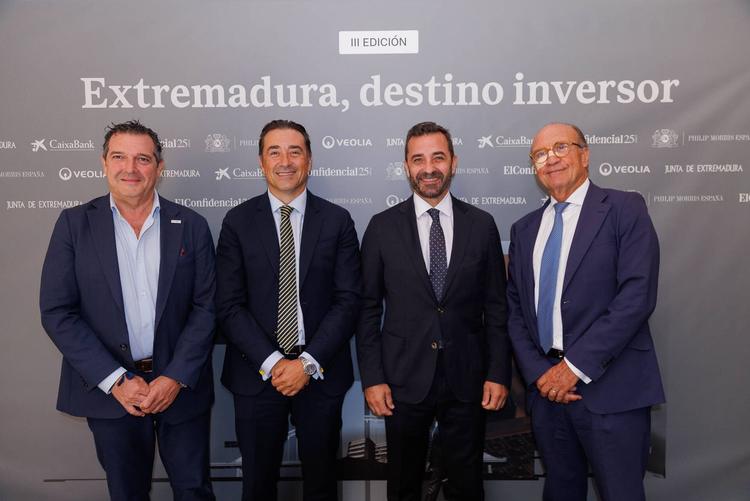 Diego Hernández, de Coepca; Miguel Ángel Mendiano, de Extremadura Avante; César Corcho, de CaixaBank; y Julio Morales, de Extraval.