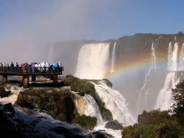 Turista holandês morre após barco virar durante passeio nas Cataratas do Iguaçu