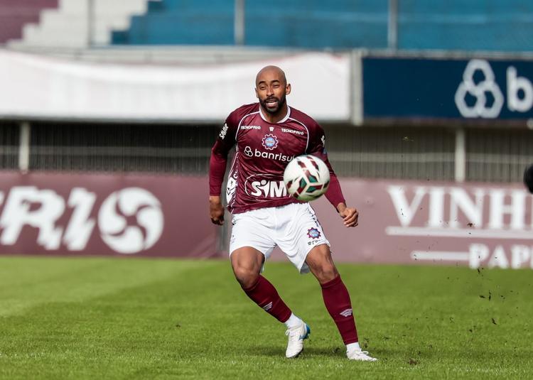 Maurício Ribeiro cobra reação do Caxias em casa após empate com o Maringá