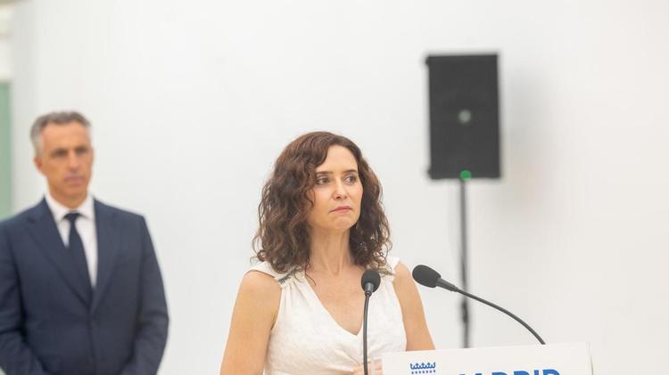 Ayuso rechaza dar más explicaciones tras las palabras de Feijóo sobre el ático: "Está en venta, chao pescao"