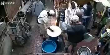 سوق “ماكلين” بجامع الفنا يتحول الى قنبلة موقوتة تهدد الأمن والصحة العامة + فيديو