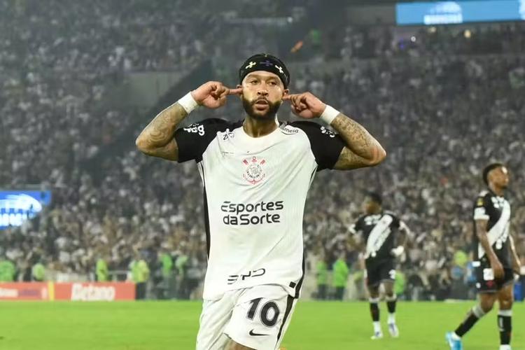 Após polêmica, Corinthians anuncia renovação com Memphis Depay