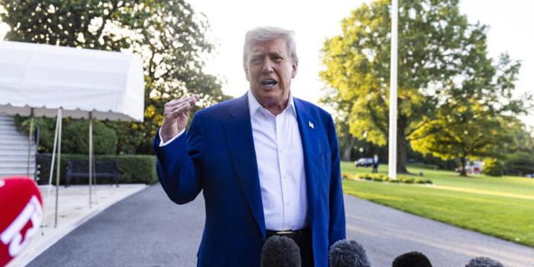 Iran, Trump accelera: “Accordo entro il mese”. Poi invia altri 10mila soldati