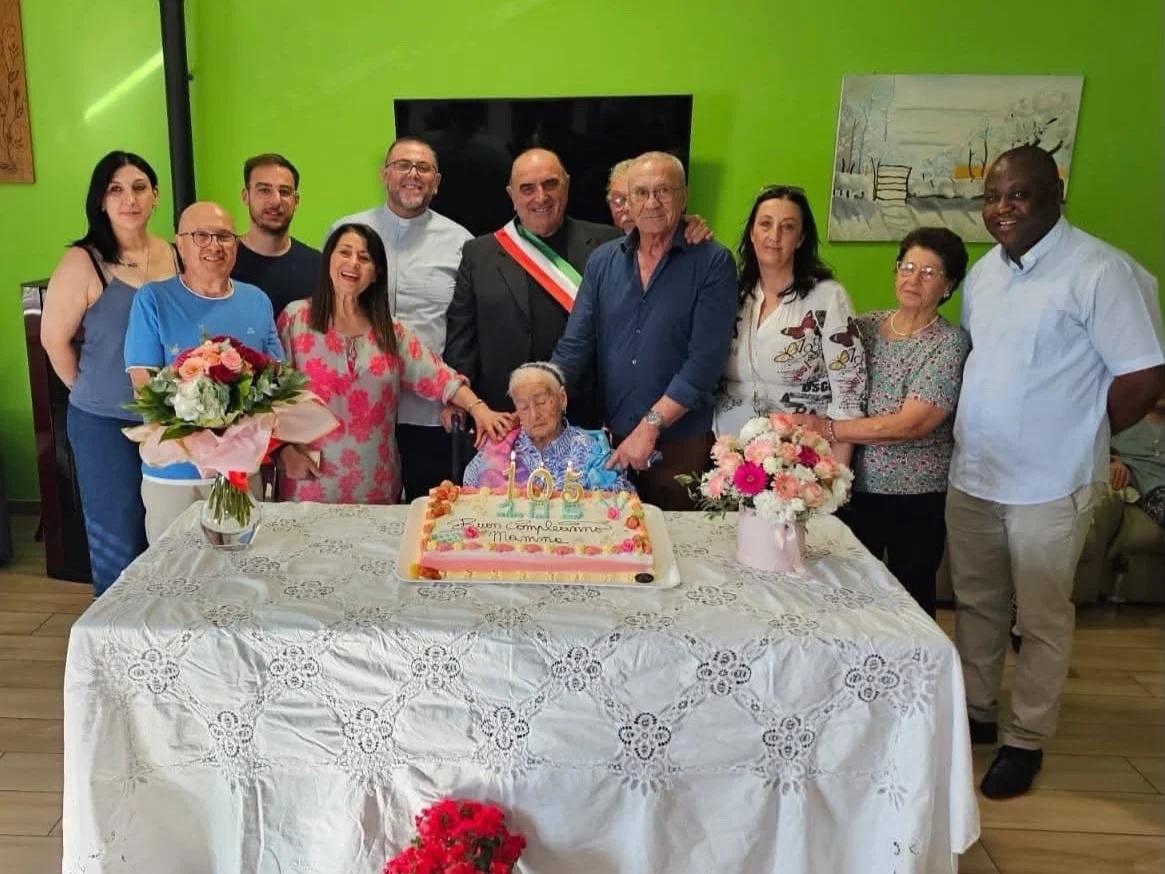 Postiglione in festa per i 105 anni di zia Maria Macellaro, patrimonio e memoria della comunità