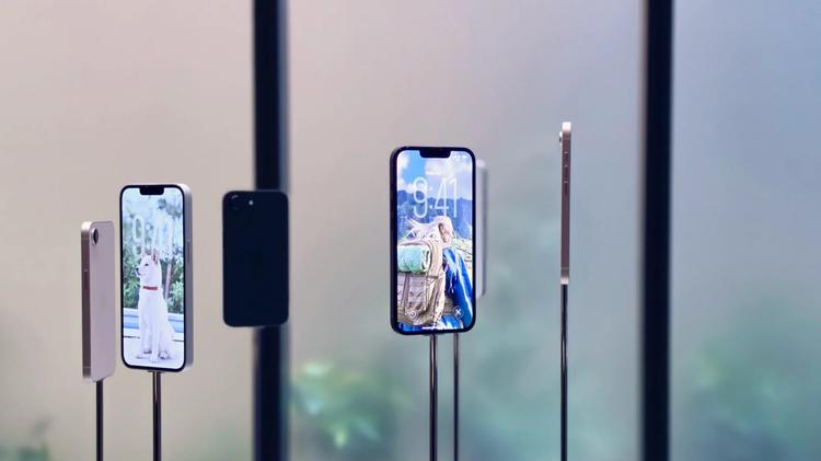 the iphone 17e on display
