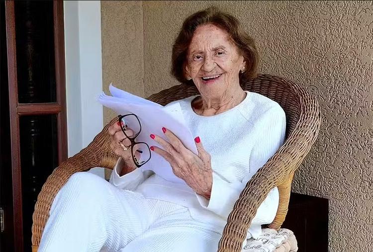 Laura Cardoso é velada nesta terça-feira (18) em São Paulo