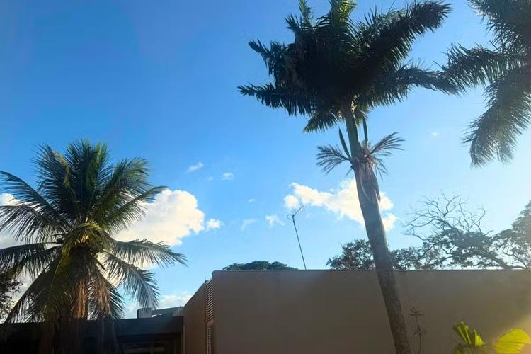 Semana começa com sol e calor, mas frente fria traz risco de temporais em MS