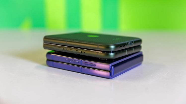 motorola razr ultra and razr plus stacked