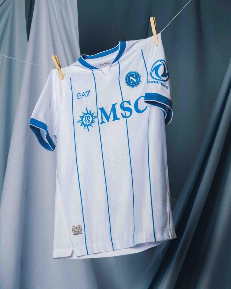 Ecco la seconda maglia! In vendita già da questa sera alle 19:26 negli store ufficiali: i dettagli
