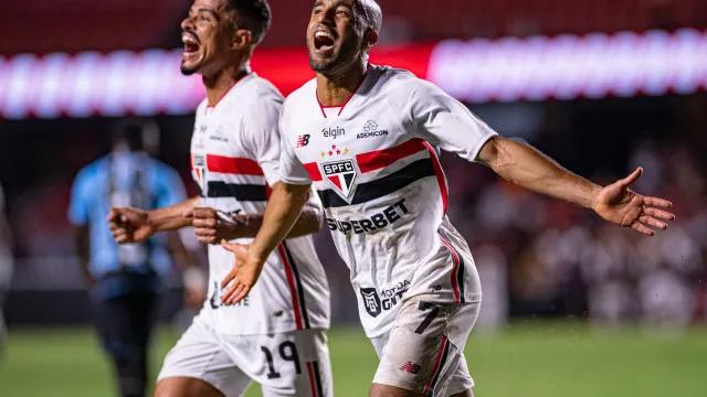 São Paulo desafia Vasco em crise para tentar se aproximar do Palmeiras no Brasileirão