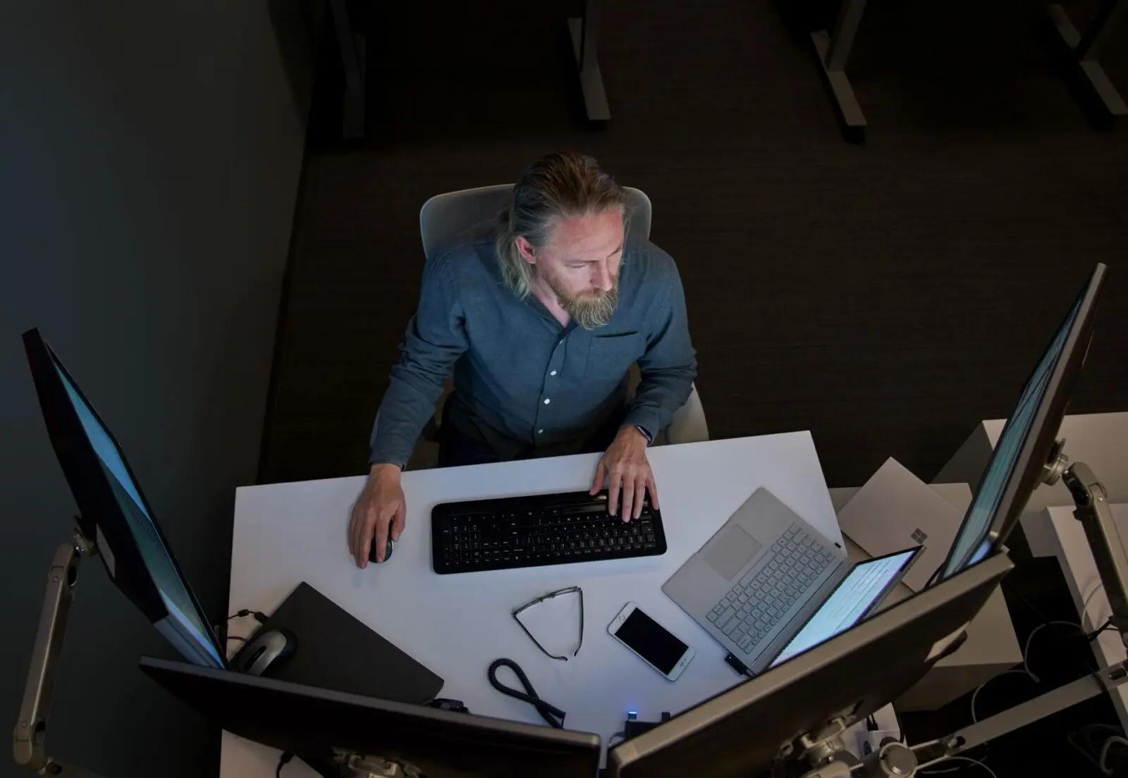 Microsoft utilise l’IA pour accélérer les mises à jour de sécurité de Windows 11