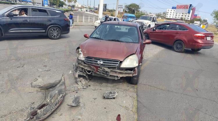 Choque entre ruta y auto particular deja dos lesionados en Cuautla