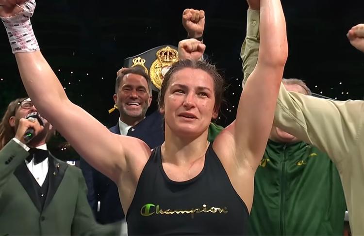 Ícone do boxe feminino encerra carreira com louvor diante de 80.000 pessoas