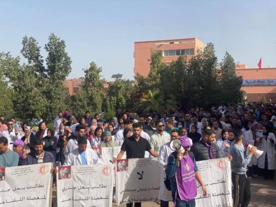 وقفة احتجاجية للشغيلة الصحية بمراكش رفضاً للمساس بالمكتسبات وتعويضات المردودية