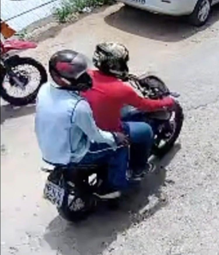 Polícia divulga imagens de criminosos que cometeram atentado em barbearia em Maceió; VÍDEO