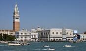 Venezia: cadono pezzi di cemento armato dal campanile di San Marco