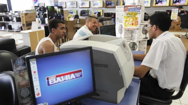 Casas Bahia afirma que negocia e busca alternativas para sua situação financeira