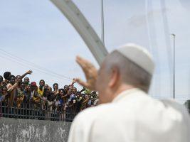 Papa in Angola: “continuate a denunciare il flagello della guerra”