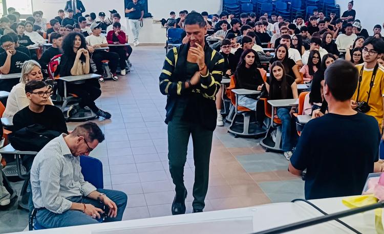Sava, Fabio Mancini incontra gli studenti: la gentilezza emoziona