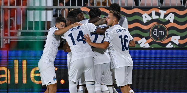 Super Mandas ipnotizza Yeboah, poi Zaccagni e Noslin colpiscano: la Lazio passa 2-0 a Venezia