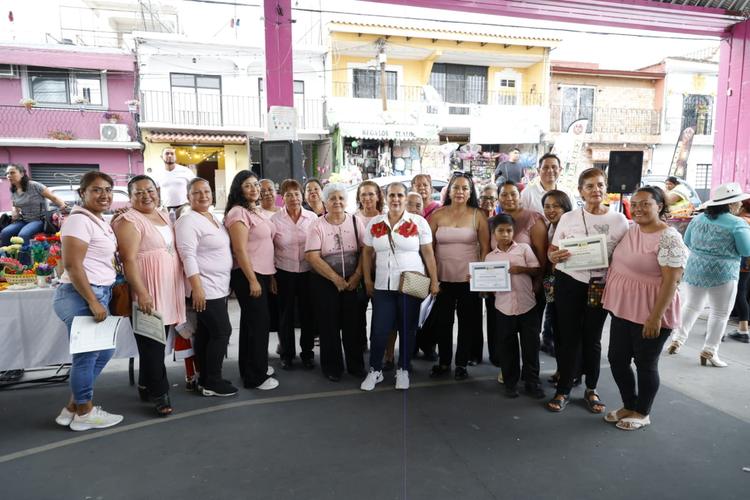 Entregan certificados de autoempleo a 180 personas en Temixco