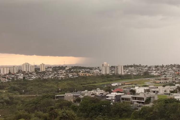 Vale do Paraíba tem previsão de temporais e queda nas temperaturas neste fim de semana; confira