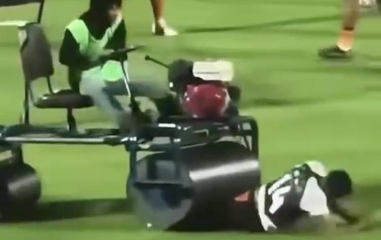 Choc Thailandia, Townsend travolto da un cart in campo: le gambe finiscono sotto il mezzo VIDEO