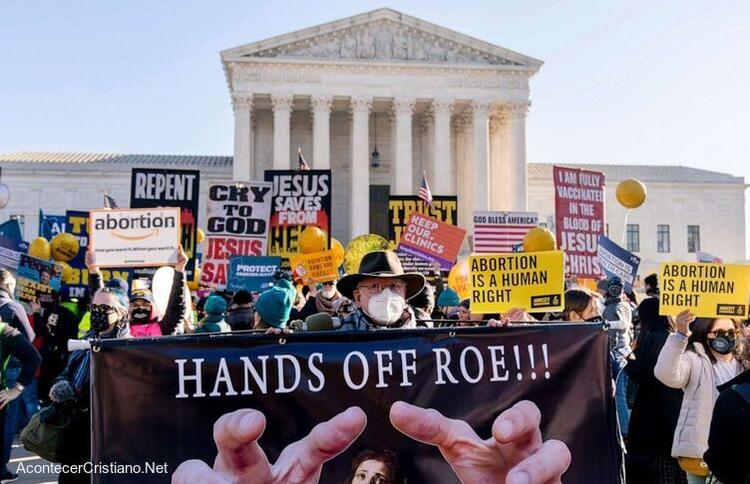 Corte Suprema de EE.UU. anula el derecho al aborto después de 49 años