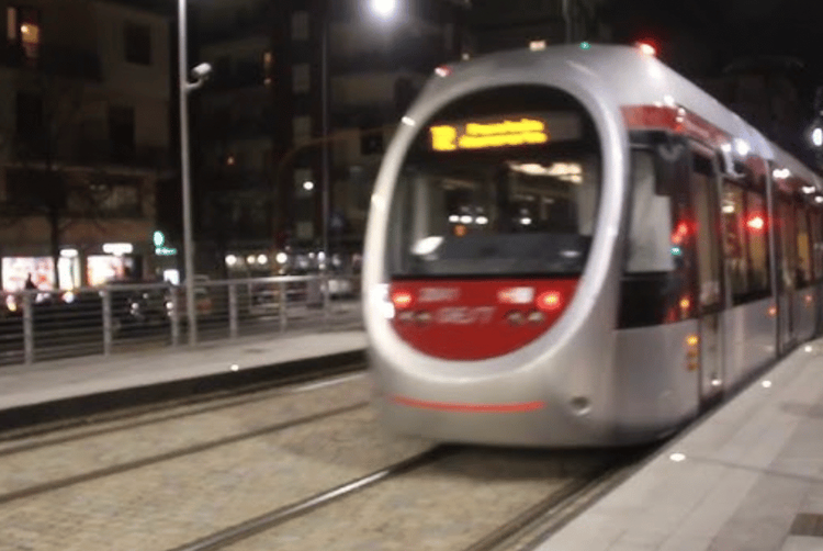 Tramvia: uomo finisce sotto vagone a Scandicci. In ospedale in codice rosso