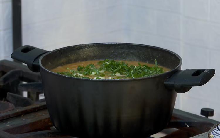 'Barato da Cozinha': aprenda a fazer caldo de mandioca com frango