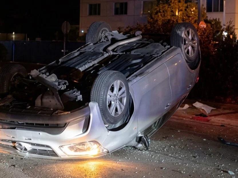 Incidente a Eboli, auto si ribalta nella notte al rione Pescara: ferito il conducente