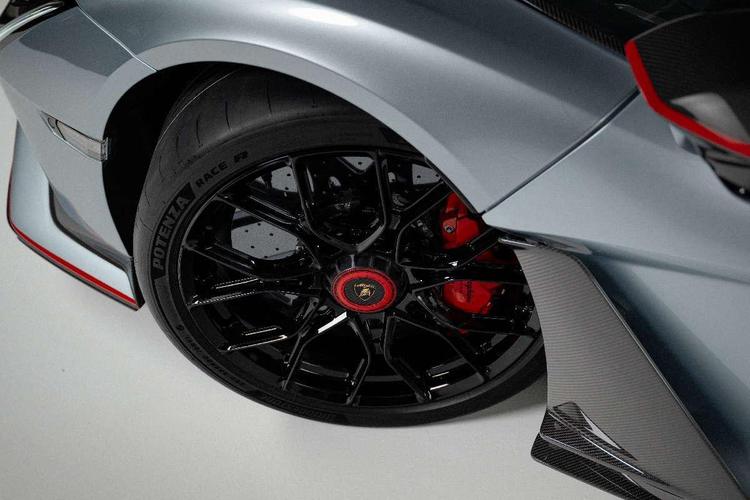 Bridgestone presenta el Potenza Race R: el semi-slick a medida para el Lamborghini Revuelto SV 2026
