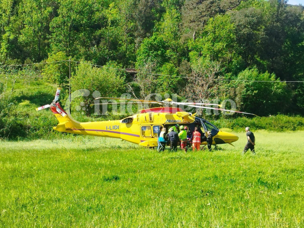 Incidente sul lavoro a Omignano: 58enne resta incastrato sotto un escavatore