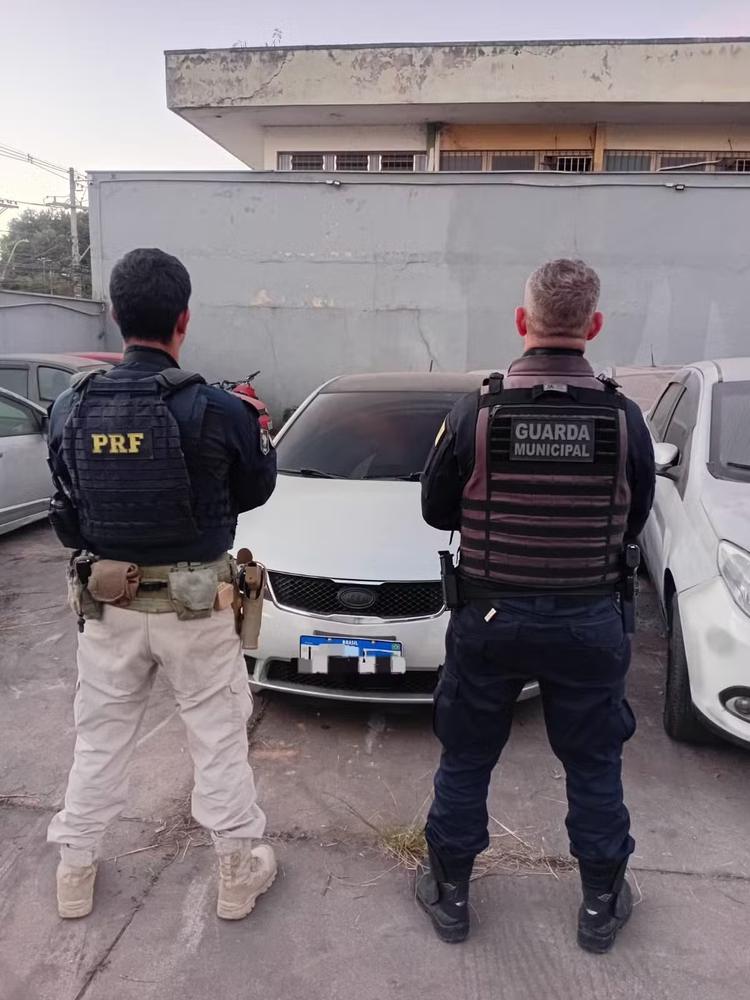 Carro com registro de furto é recuperado em Volta Redonda