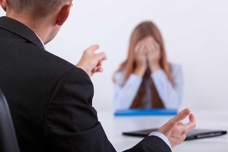 Bullying no trabalho: quais são os sinais de alerta e como denunciar?