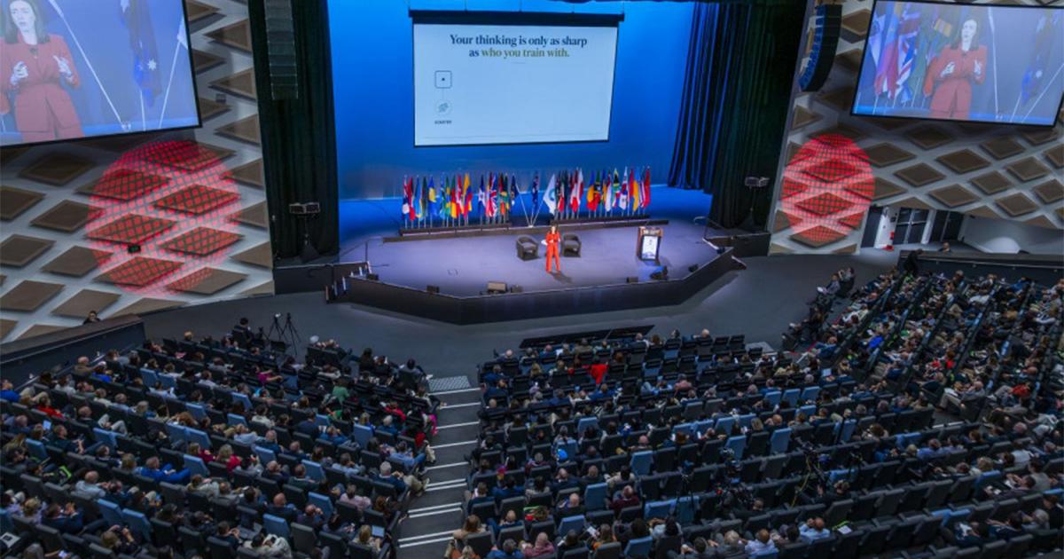 Cooperativismo brasileiro amplia destaque global na World Credit Union Conference 2026