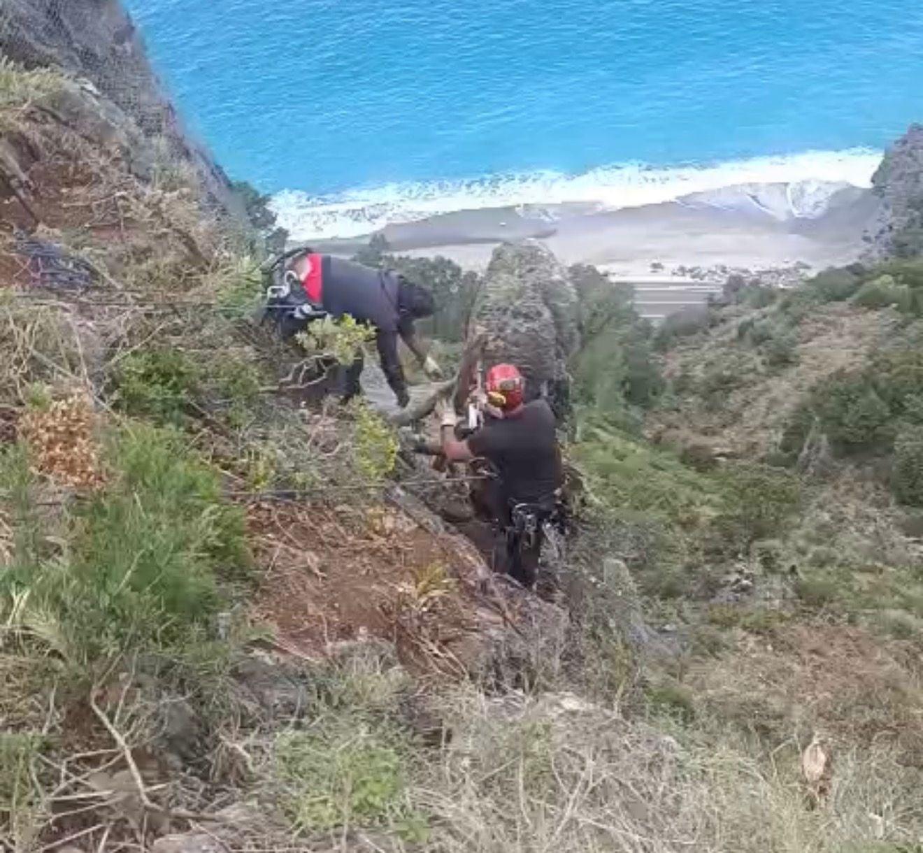 Emergenza Mingardo: massi instabili giù dal costone. Chiusa la SP 562 per la messa in sicurezza
